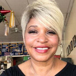 Meet your Posher, Debrah